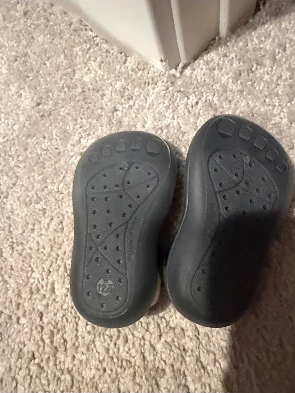N/A comfortable black